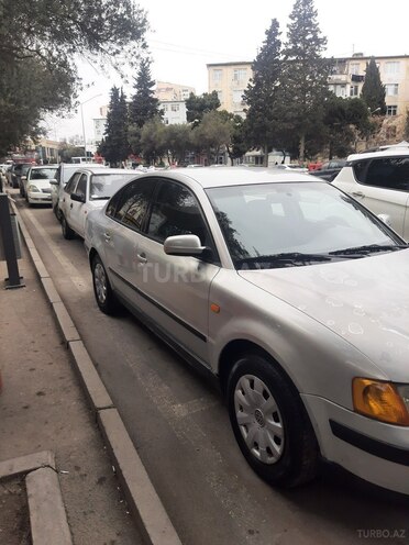 Volkswagen Passat 1997, 340,000 km - 1.6 l - Bakı