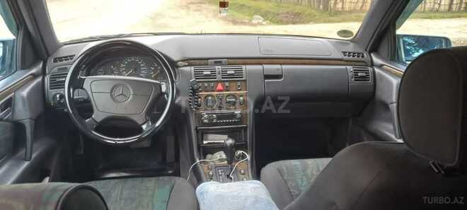 Mercedes E 230 1998, 420,000 km - 2.3 l - Astara