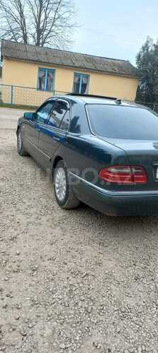 Mercedes E 230 1998, 420,000 km - 2.3 l - Astara