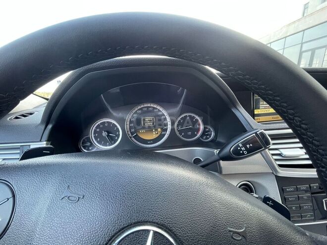 Mercedes E 220 2011, 298,000 km - 2.2 л - Bakı