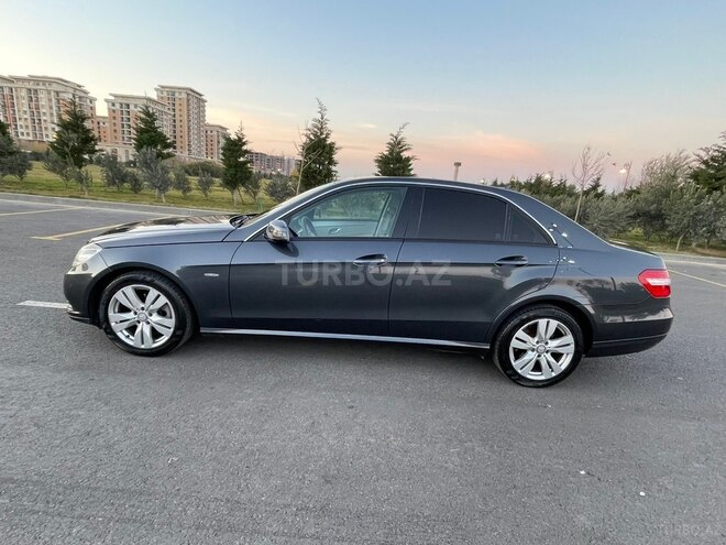 Mercedes E 220 2011, 298,000 km - 2.2 л - Bakı