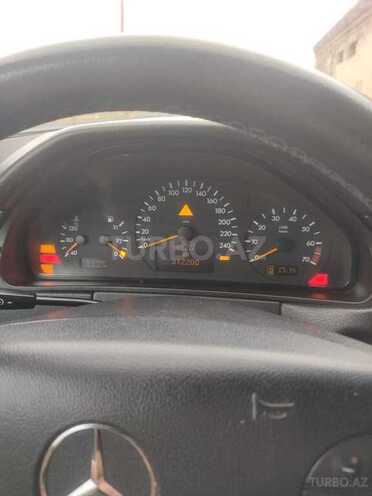 Mercedes E 240 2000, 320,000 km - 2.4 l - Bakı