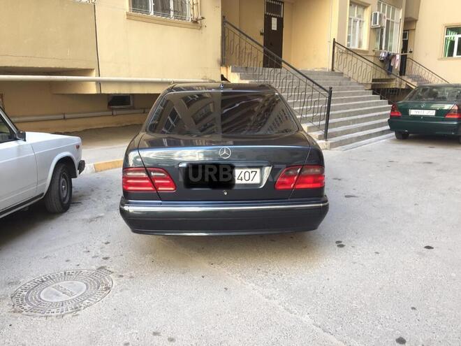 Mercedes E 240 2000, 315,000 km - 2.6 л - Zaqatala