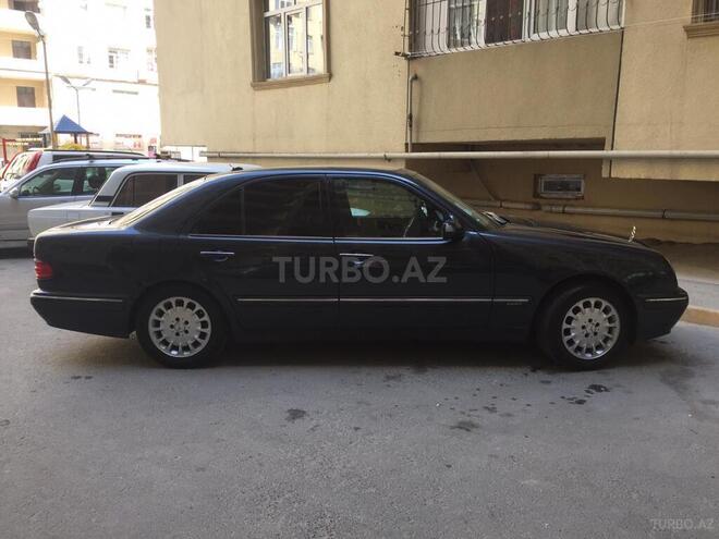 Mercedes E 240 2000, 315,000 km - 2.6 л - Zaqatala