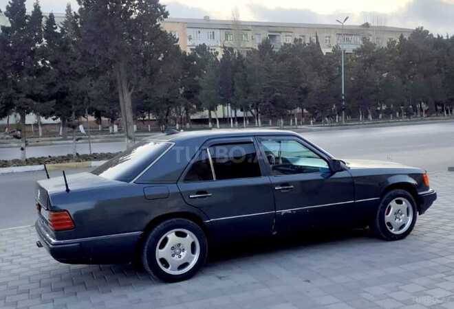 Mercedes E 220 1993, 344,000 km - 2.2 l - Sumqayıt
