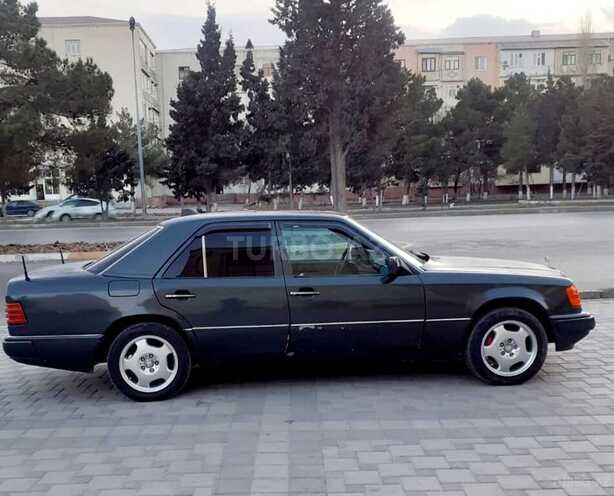 Mercedes E 220 1993, 344,000 km - 2.2 l - Sumqayıt