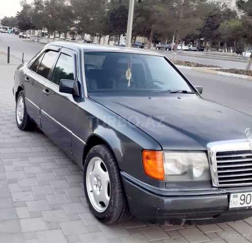 Mercedes E 220 1993, 344,000 km - 2.2 l - Sumqayıt