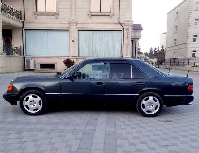 Mercedes E 220 1993, 344,000 km - 2.2 l - Sumqayıt