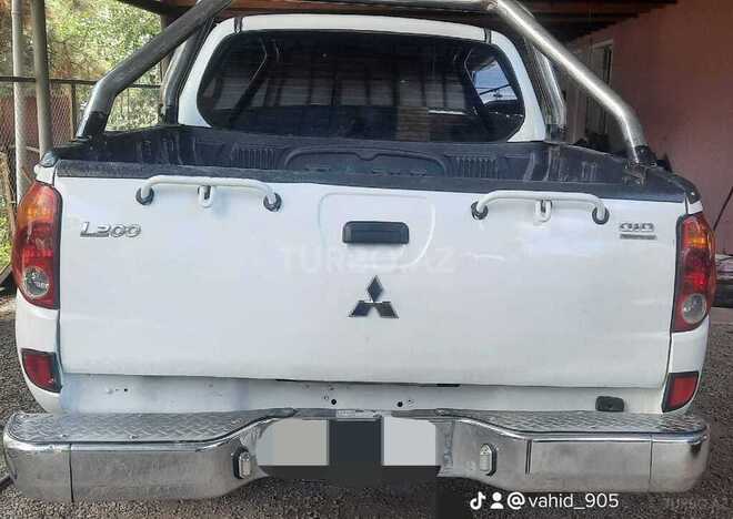 Mitsubishi L200 2007, 345,000 km - 2.5 л - Bakı