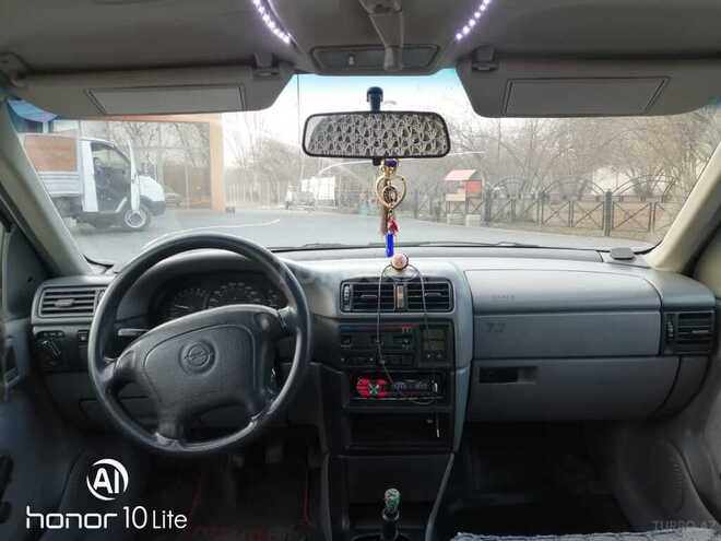 Opel Vectra 1994, 584,644 km - 1.8 l - Zaqatala