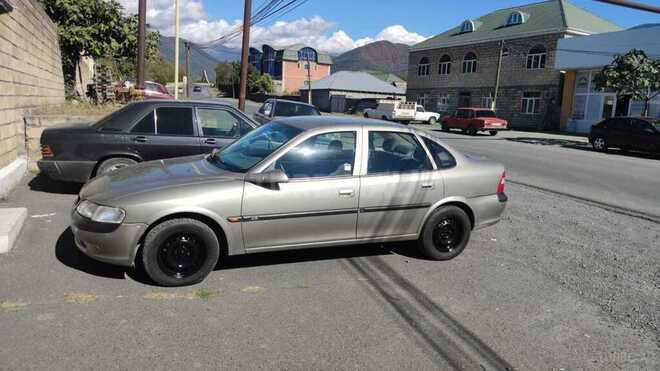 Opel Vectra 1996, 240,000 km - 1.8 l - Zaqatala
