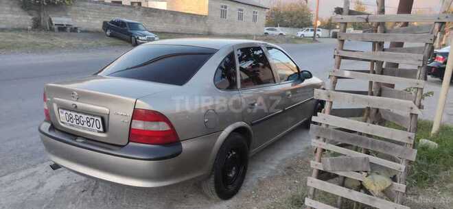 Opel Vectra 1996, 240,000 km - 1.8 l - Zaqatala