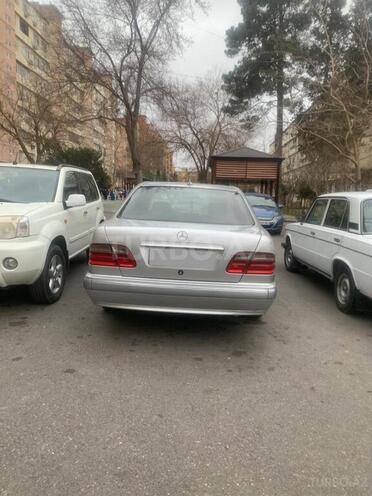 Mercedes E 270 1999, 290,000 km - 2.7 л - Bakı