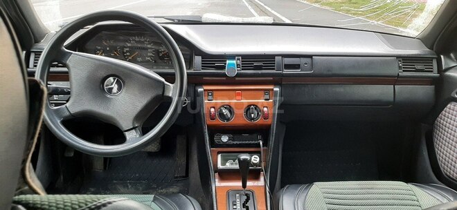 Mercedes E 300 1990, 357,753 km - 3.0 l - Bakı