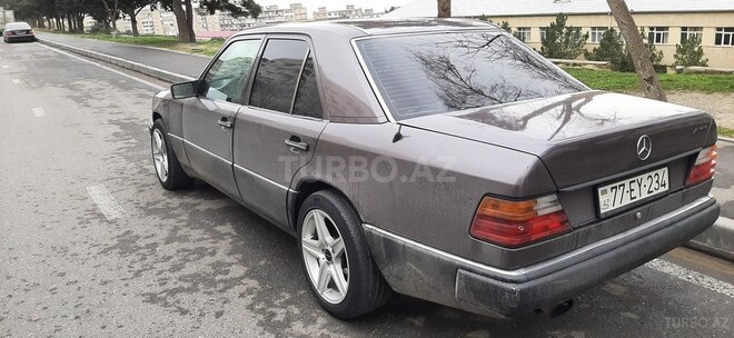 Mercedes E 300 1990, 357,753 km - 3.0 l - Bakı