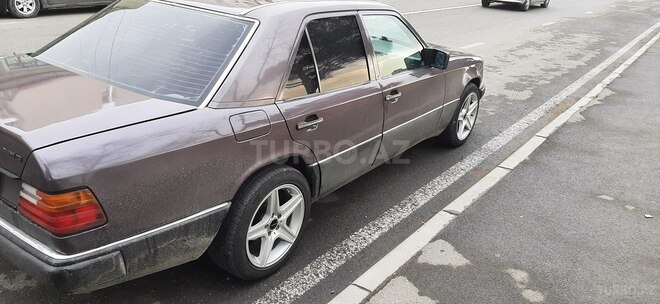 Mercedes E 300 1990, 357,753 km - 3.0 l - Bakı
