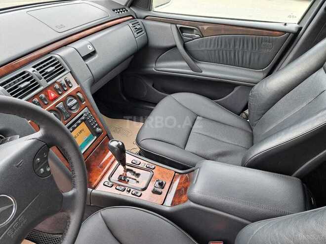 Mercedes E 220 2000, 28,700 km - 2.2 л - Balakən