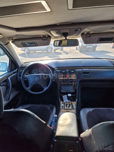 Mercedes E 220 2001, 322,200 km - 2.2 л - Bakı