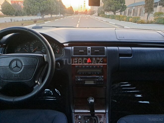Mercedes E 240 1998, 110,332 km - 2.4 l - Sumqayıt