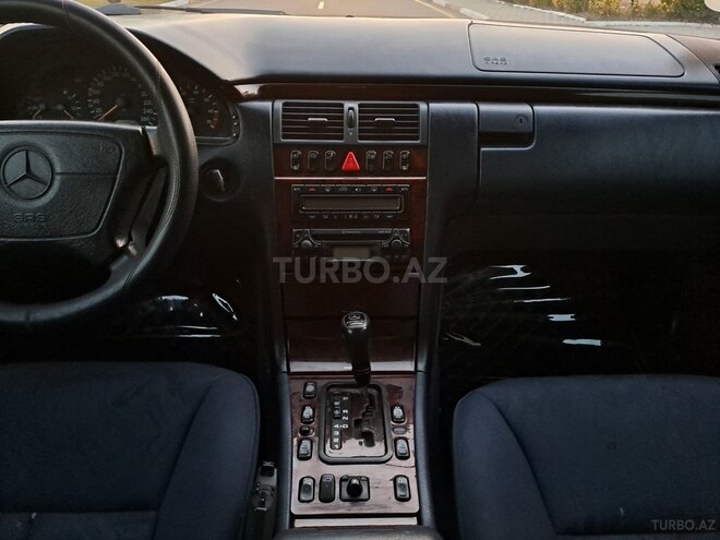 Mercedes E 240 1998, 110,332 km - 2.4 l - Sumqayıt