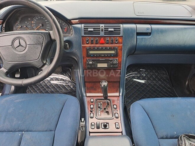 Mercedes E 240 1998, 110,332 km - 2.4 l - Sumqayıt