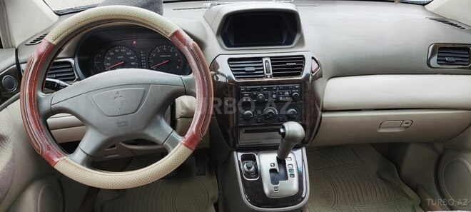 Mitsubishi  2001, 130,000 km - 2.4 l - Bakı
