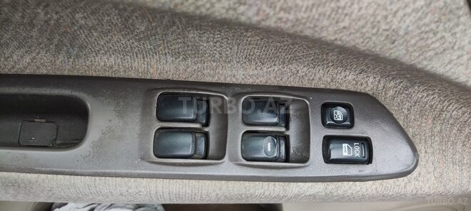 Mitsubishi  2001, 130,000 km - 2.4 l - Bakı