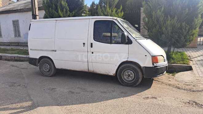 Ford Transit 2000, 300,000 km - 2.5 l - Salyan