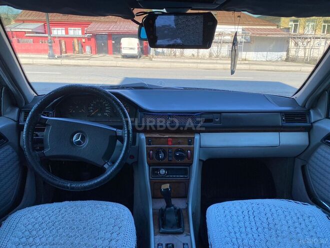 Mercedes E 220 1992, 430,000 km - 2.2 l - Quba
