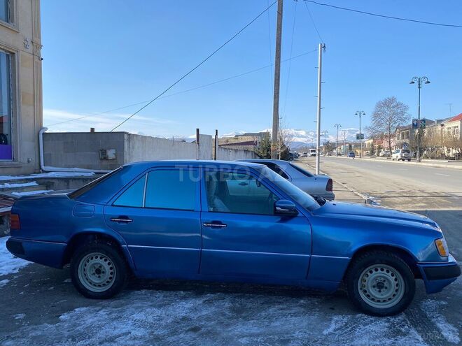Mercedes E 220 1992, 430,000 km - 2.2 l - Quba