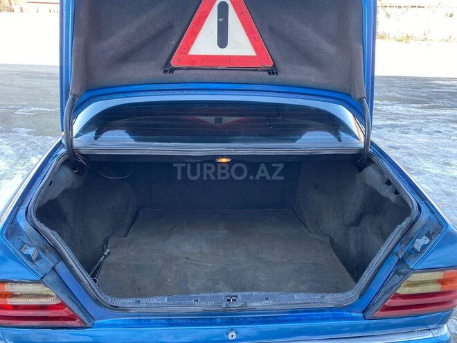 Mercedes E 220 1992, 430,000 km - 2.2 l - Quba