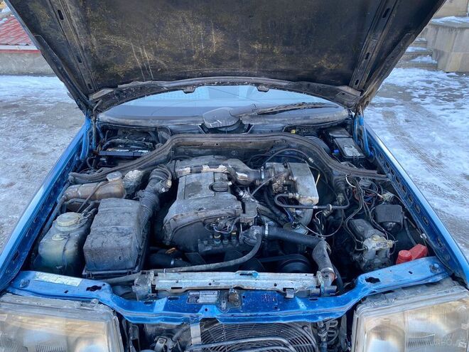 Mercedes E 220 1992, 430,000 km - 2.2 l - Quba