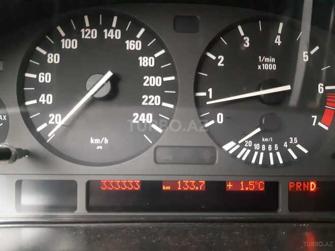BMW 525 2002, 333,000 km - 2.5 l - Bakı