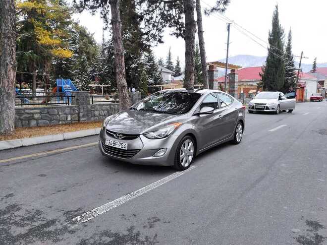 Hyundai Elantra 2013, 111,525 km - 1.8 l - Qax