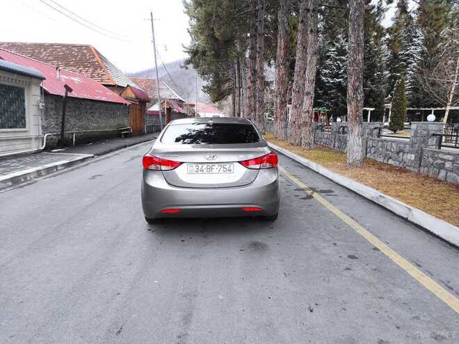 Hyundai Elantra 2013, 111,525 km - 1.8 l - Qax