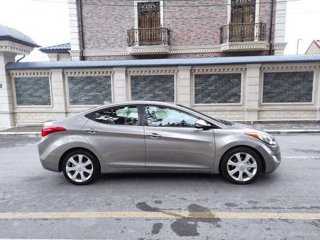 Hyundai Elantra 2013, 111,525 km - 1.8 l - Qax