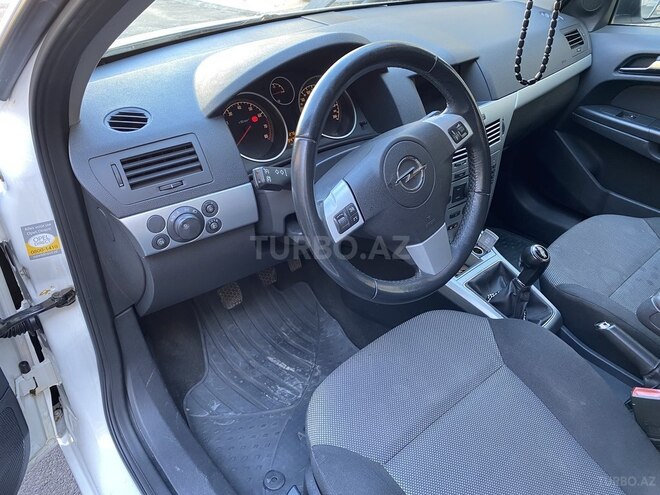 Opel Astra 2009, 205,000 km - 1.4 л - Bakı
