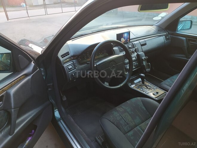 Mercedes E 240 1998, 360,000 km - 2.4 л - Zaqatala