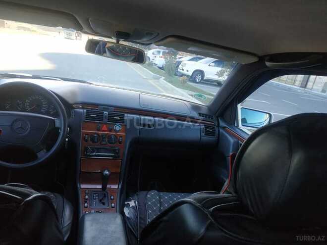 Mercedes E 200 1998, 260,000 km - 2.0 л - Sumqayıt