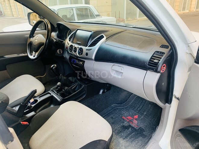 Mitsubishi L200 2014, 215,526 km - 2.5 l - Bakı