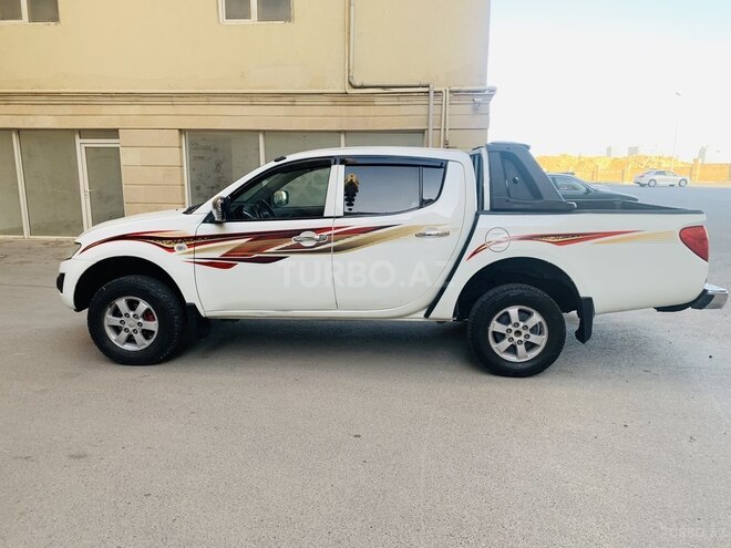 Mitsubishi L200 2014, 215,526 km - 2.5 l - Bakı