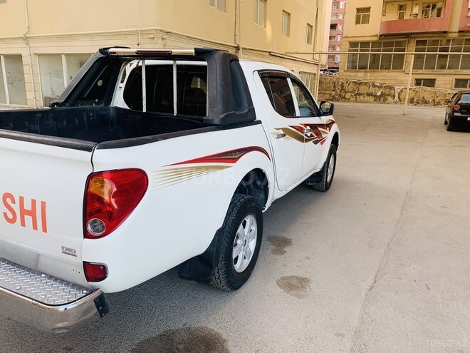 Mitsubishi L200 2014, 215,526 km - 2.5 l - Bakı