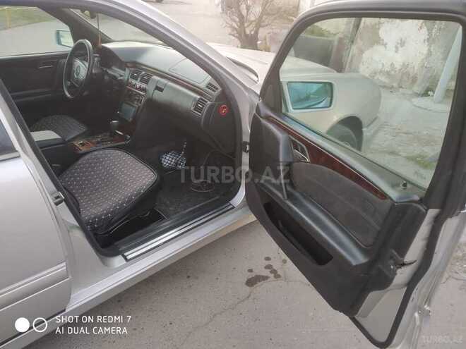 Mercedes E 240 1999, 260,000 km - 2.4 l - Bakı