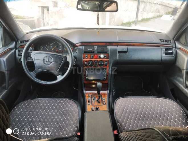 Mercedes E 240 1999, 260,000 km - 2.4 l - Bakı