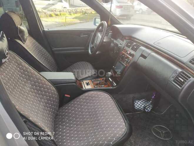 Mercedes E 240 1999, 260,000 km - 2.4 l - Bakı