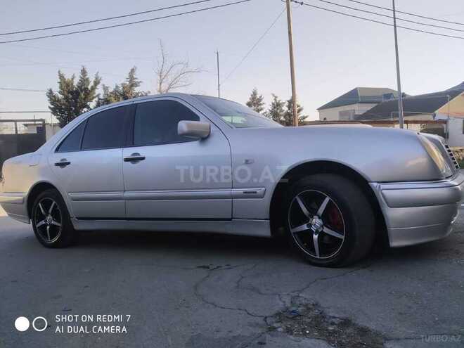 Mercedes E 240 1999, 260,000 km - 2.4 l - Bakı