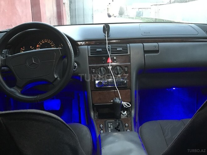 Mercedes E 230 1996, 155,256 km - 2.3 l - Bakı