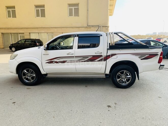 Toyota Hilux 2013, 184,226 km - 2.5 l - Bakı