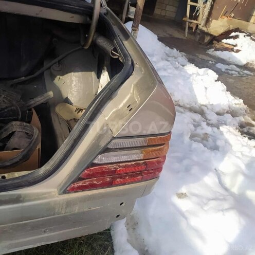 Mercedes E 250 1991, 555,555 km - 2.5 l - Masallı