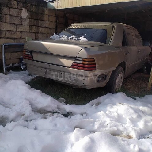 Mercedes E 250 1991, 555,555 km - 2.5 l - Masallı